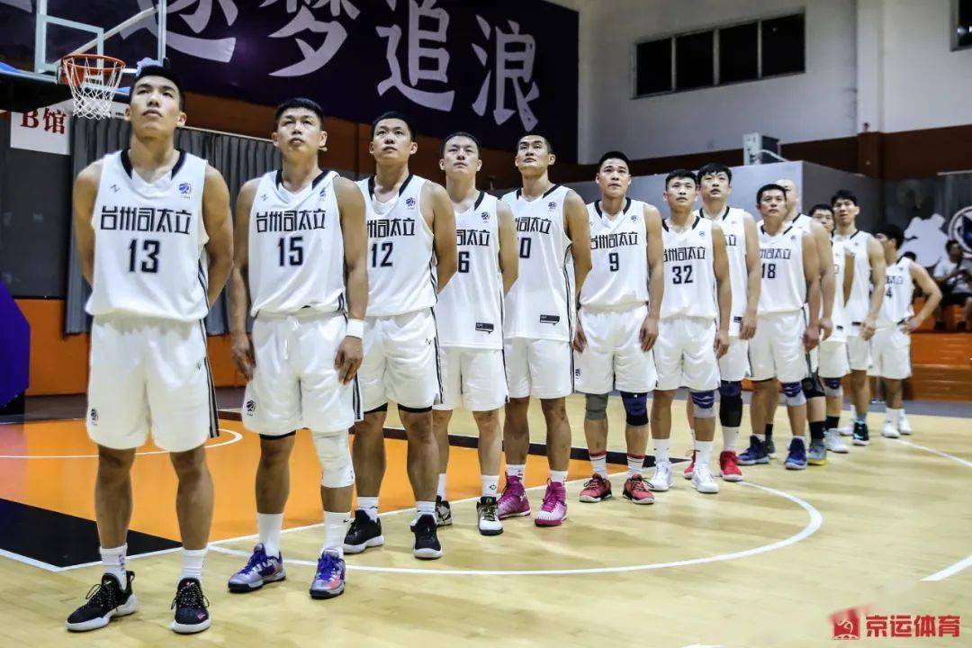 甘肃队力克对手，展现团队协力精神的简单介绍