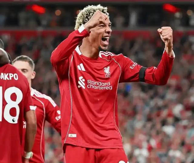 关于利物浦后场坚守，险胜维拉跻身前四的信息