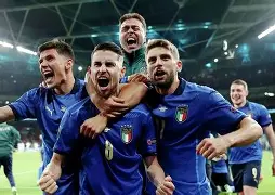 足球精英对决,欧洲比赛引发热烈讨论(足球精英对决,欧洲比赛引发热烈讨论的是谁) 足球精英对决,欧洲比赛引发热烈讨论(足球精英对决,欧洲比赛引发热烈讨论的是谁)